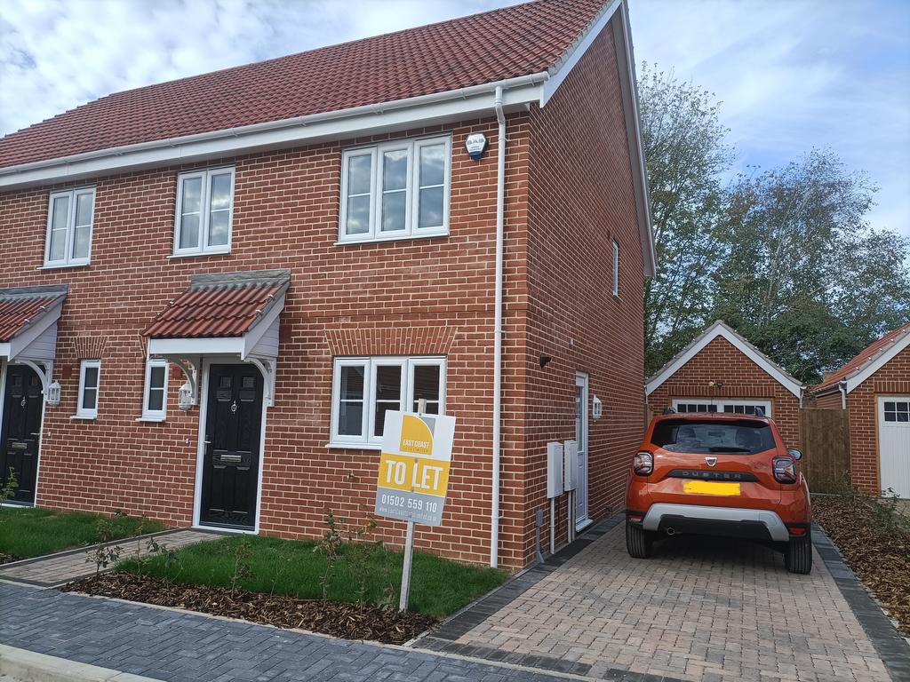 Glebe Crescent, Lowestoft NR32 3 bed semidetached house £1,200 pcm