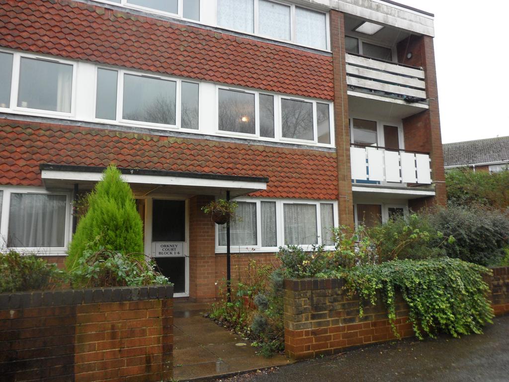 Rockhurst Drive, Eastbourne BN20 1 bed flat £775 pcm (£179 pw)