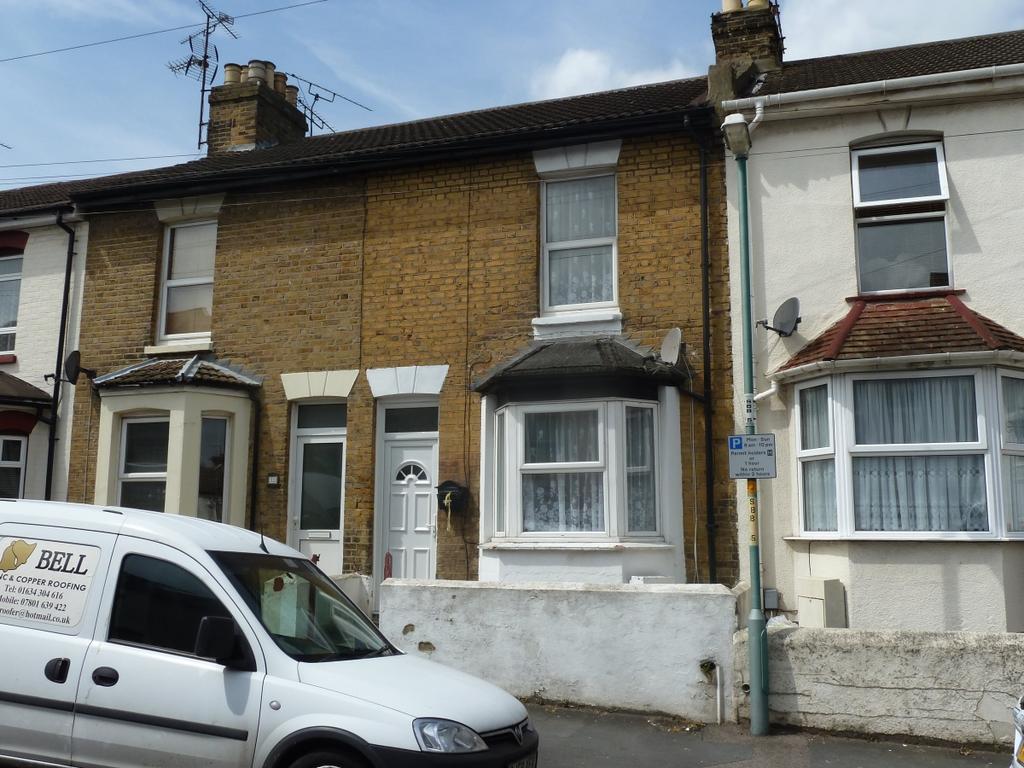 Shakespeare Road Gillingham ME7 3 bed terraced house £1,100 pcm (£254 pw)