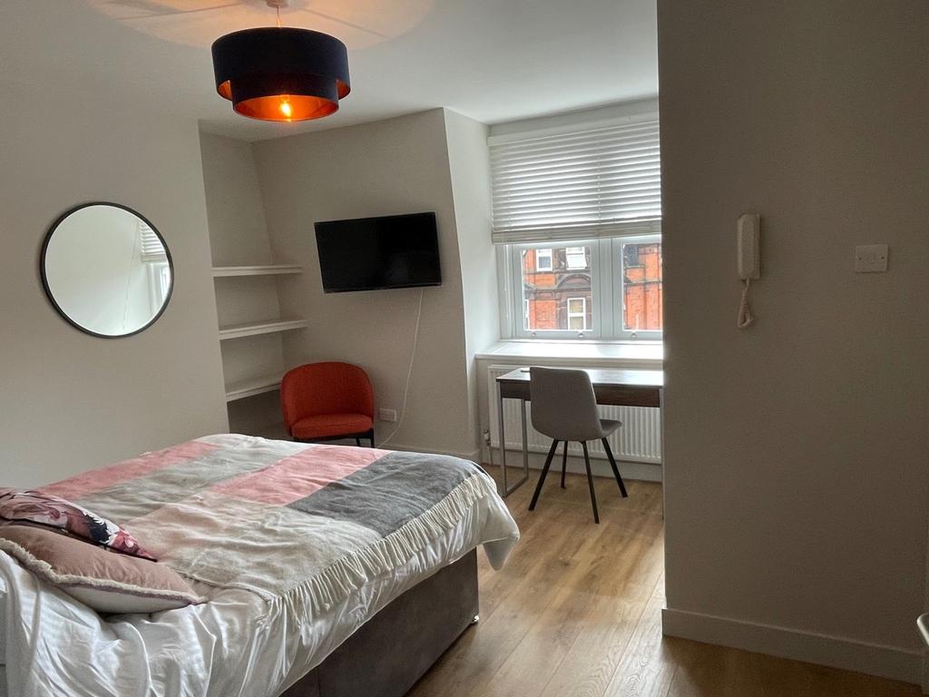Finchley Road, West Hampstead NW3 Studio £1,300 pcm (£300 pw)