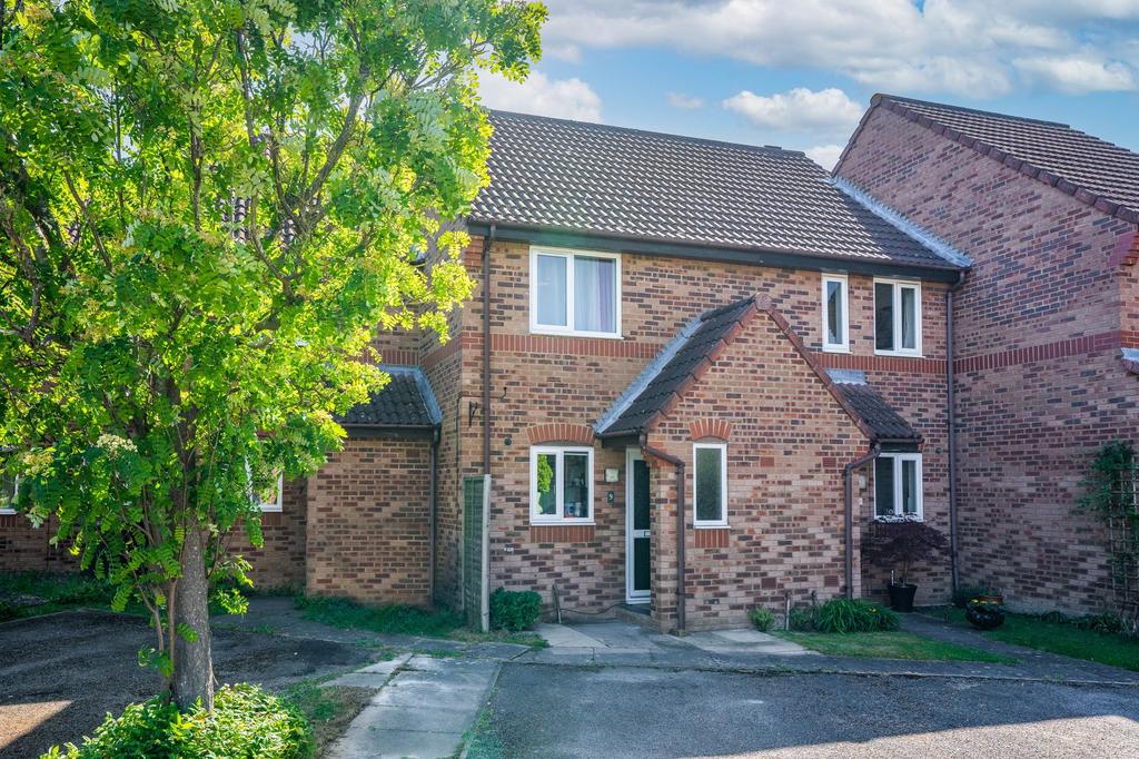 Lucerne Close, Cambridge, CB1 2 bed terraced house £325,000