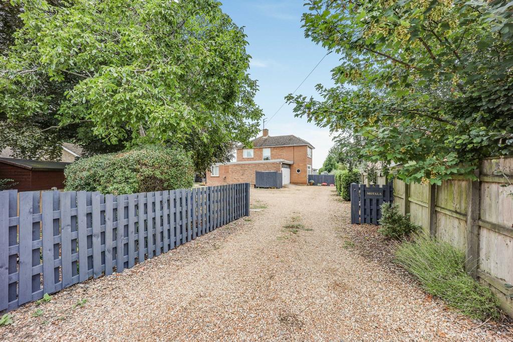 Station Road, Wisbech St. Mary, PE13 4 bed detached house £500,000