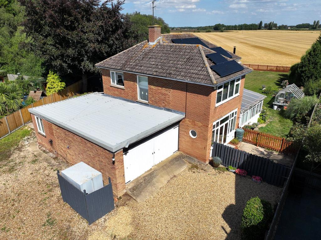 Station Road, Wisbech St. Mary, PE13 4 bed detached house £500,000