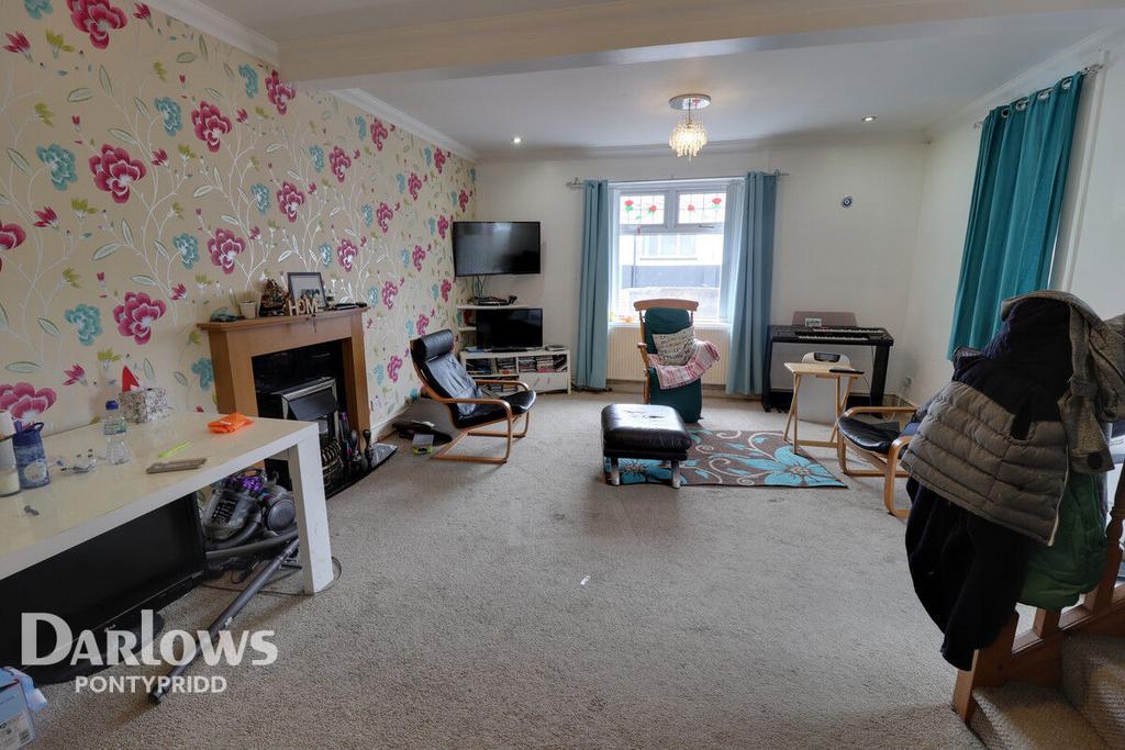 Thurston Road, Pontypridd 4 bed end of terrace house £160,000