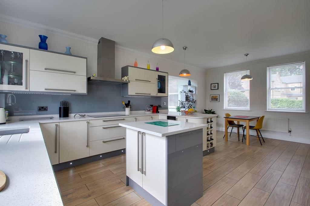 KITCHEN/DINER - 21' 10" x 13' 5" (6.65m x 4.09m)