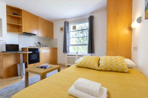 Studio to rent, Penywern Road, Earls Court, London, SW5