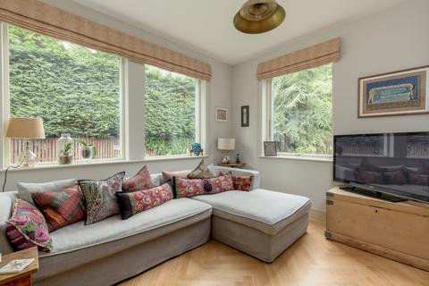 18 Barnton Avenue, Edinburgh, EH4 6AL