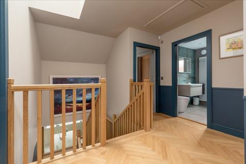 18 Barnton Avenue, Edinburgh, EH4 6AL