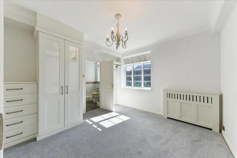 3 bedroom flat to rent, Latymer Court, Hammersmith Road , Hammersmith, London, W6