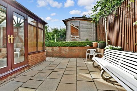 17 Arthur Salmon Close, Faversham, ME13 7PS