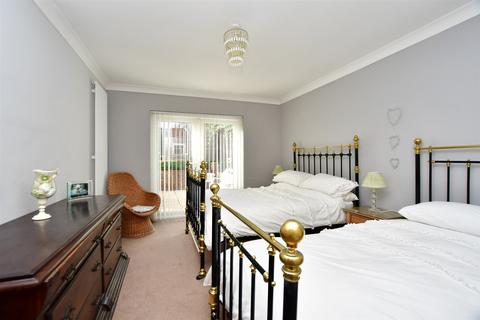 17 Arthur Salmon Close, Faversham, ME13 7PS