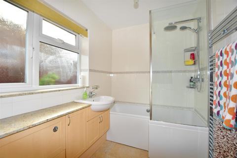 17 Arthur Salmon Close, Faversham, ME13 7PS