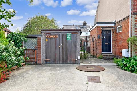 25 Myrtle Road, Dorking, RH4 1DQ