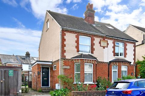 25 Myrtle Road, Dorking, RH4 1DQ