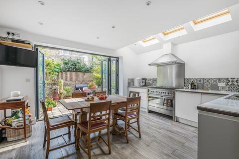 16 Hatchard Road, London, N19 4NH