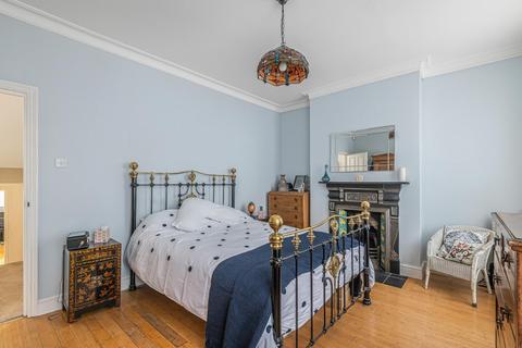 16 Hatchard Road, London, N19 4NH