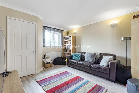 5 Pullman Mews, London, SE12 0EA