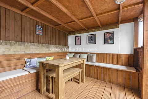 5 Pullman Mews, London, SE12 0EA