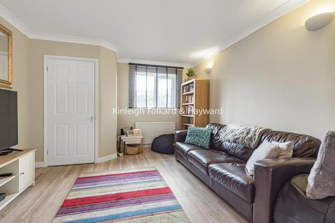 5 Pullman Mews, London, SE12 0EA