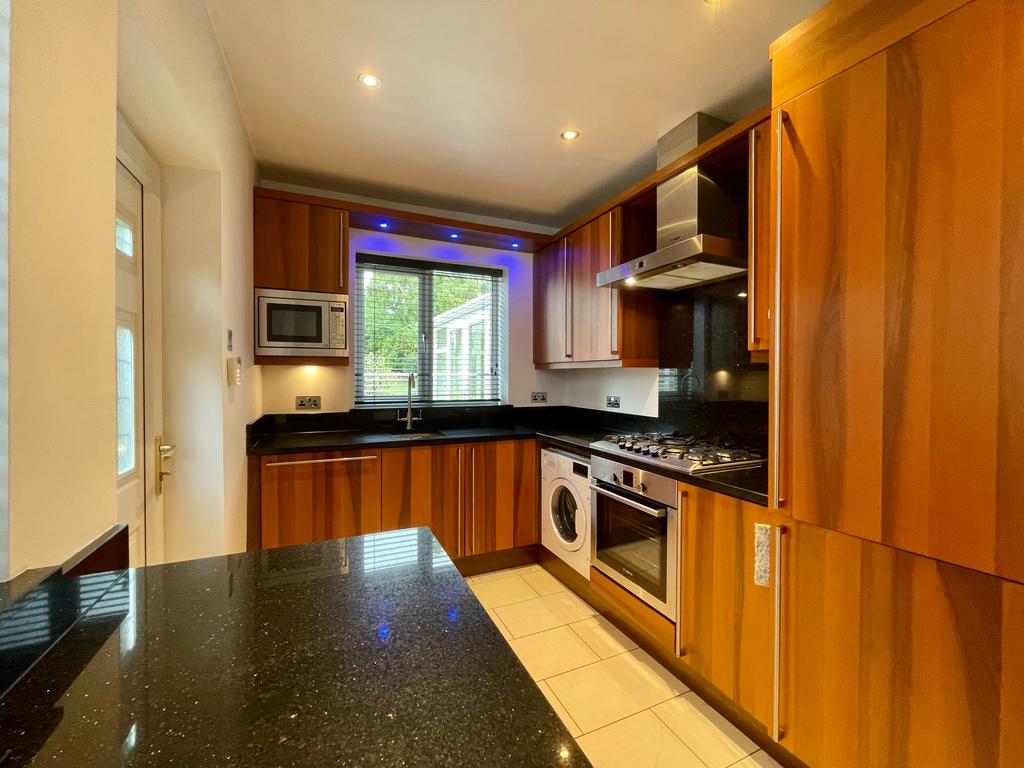 Manor Drive North, York, YO26 3 bed semidetached house £1,550 pcm (£358 pw)