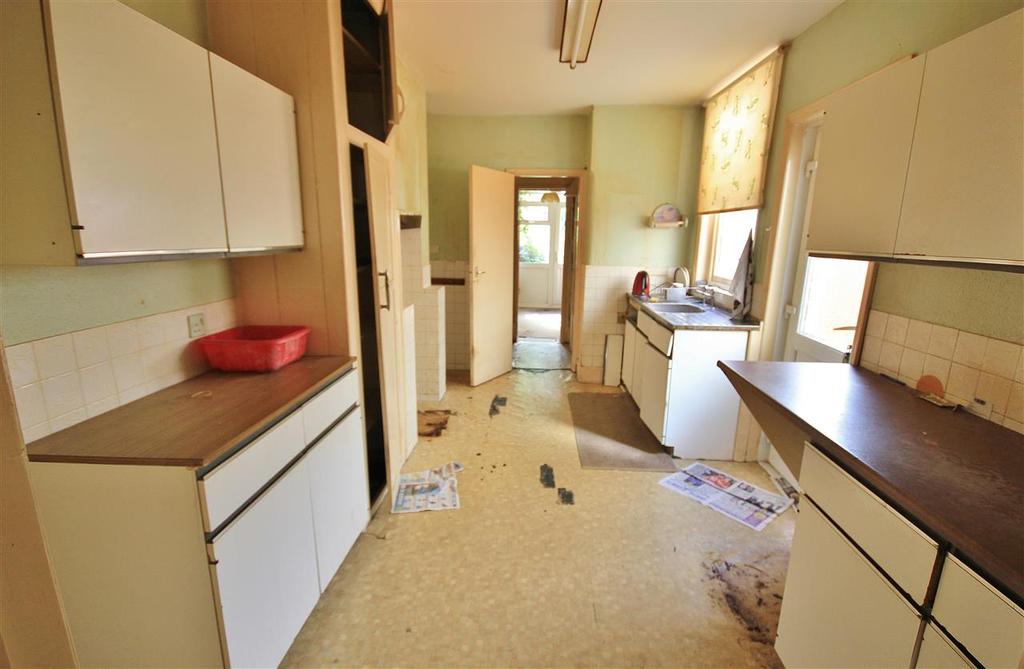 Ashley Road, Parkstone, Poole 3 bed terraced house for sale £290,000