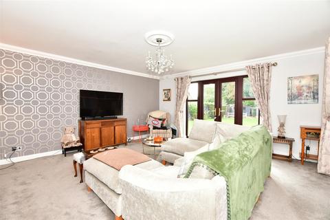 1 Bonnett Mews, Hornchurch, RM11 1SQ