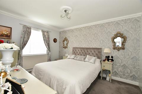 1 Bonnett Mews, Hornchurch, RM11 1SQ