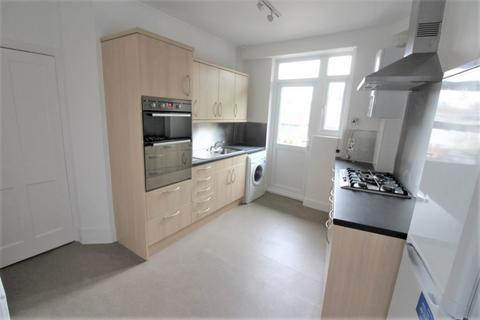 2 bedroom flat to rent, Green Lanes, Winchmore Hill N21 3RX