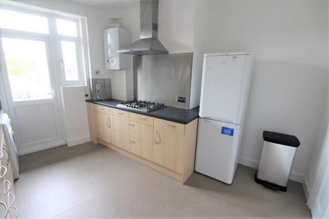 2 bedroom flat to rent, Green Lanes, Winchmore Hill N21 3RX