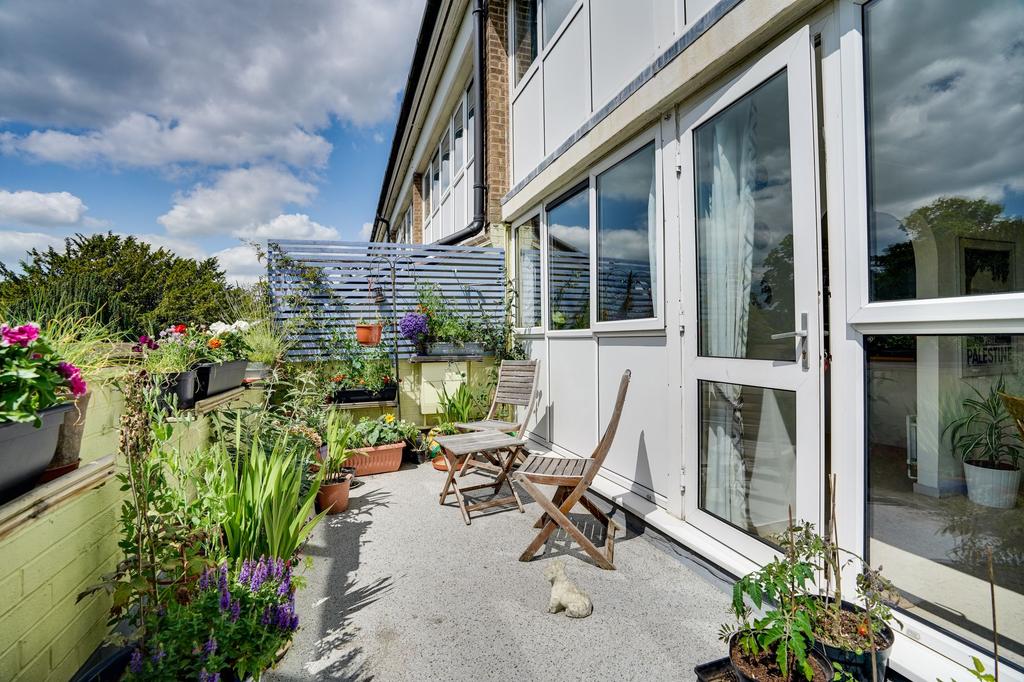 Bermuda Road, Cambridge, CB4 2 bed £325,000