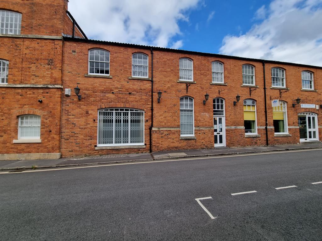 Large office space to rent in town centre