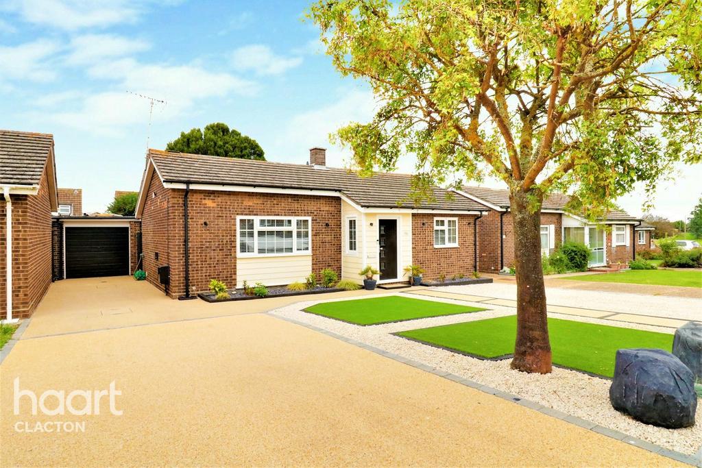 rochford-way-walton-on-the-naze-2-bed-bungalow-for-sale-399-995
