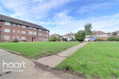 3 bedroom flat to rent - Fullwell Avenue - Clayhall - IG5