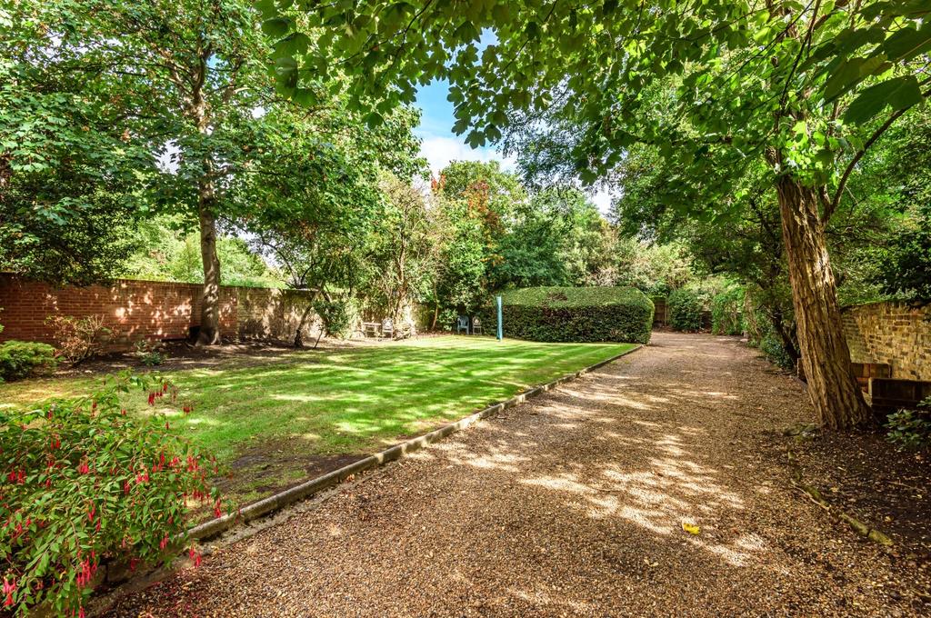 Kidbrooke Grove Blackheath SE3 1 bed flat £350,000