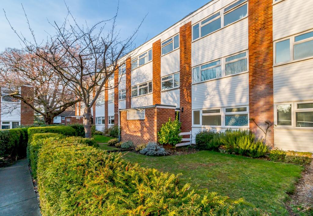 Princes Court, Princes Road, Weybridge, KT13 2 bed apartment £1,200