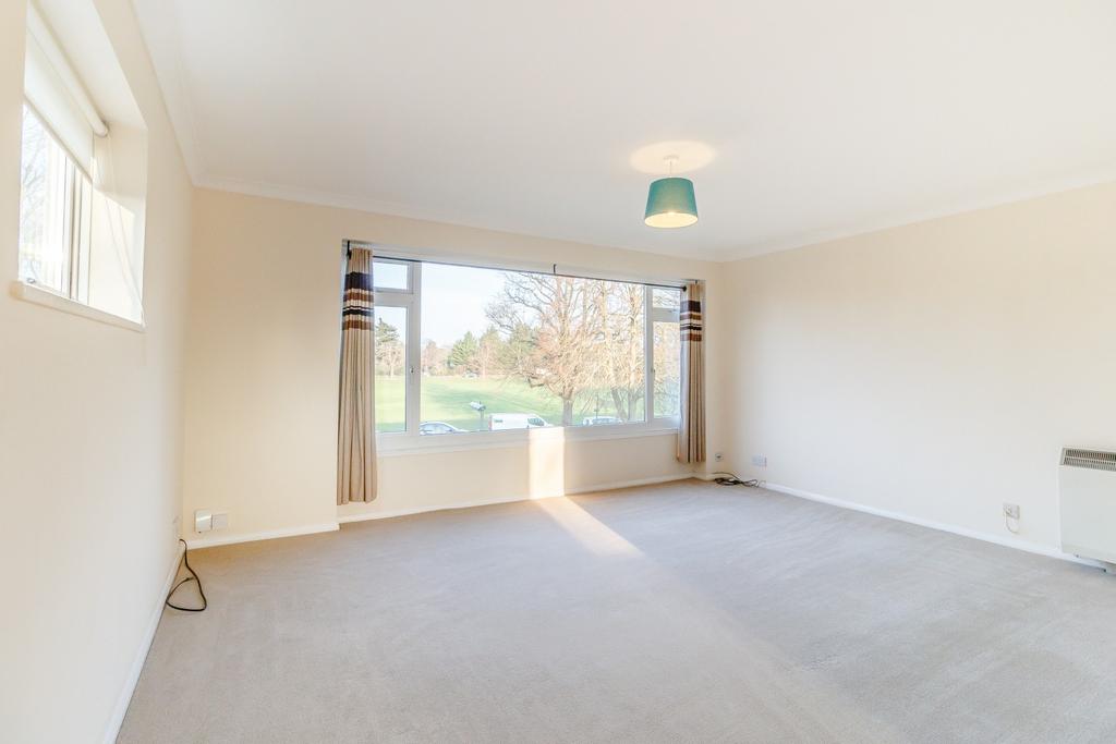 Princes Court, Princes Road, Weybridge, KT13 2 bed apartment £1,200
