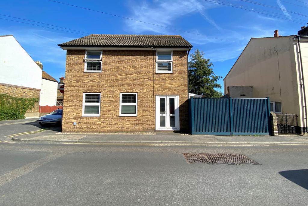 Blenheim Road, Deal, CT14 3 bed detached house for sale £385,000