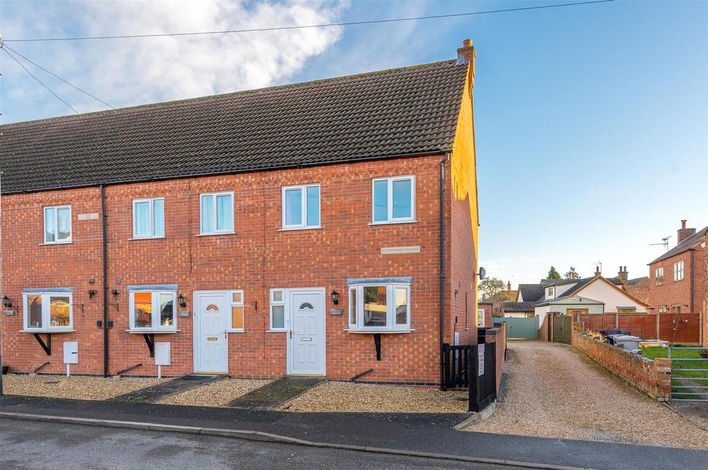 Horncastle Road, MarehamLeFen, PE22 4 bed end of terrace house £170,000