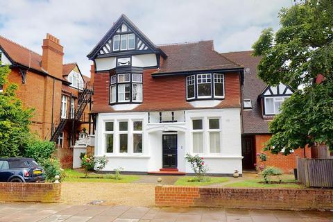 Flat 1, 9 Walpole Gardens, Twickenham, TW2 5SL
