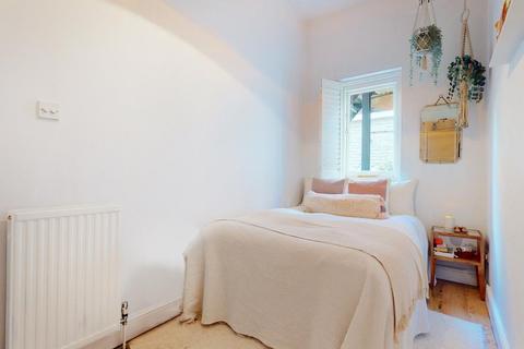 Flat 1, 9 Walpole Gardens, Twickenham, TW2 5SL