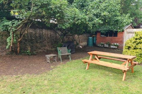 Flat 1, 9 Walpole Gardens, Twickenham, TW2 5SL