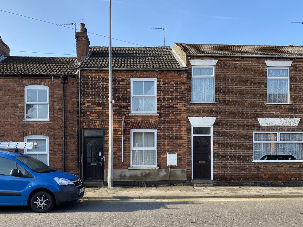 Willingham Road, Lincolnshire, LN8 2 bed terraced house £19,000