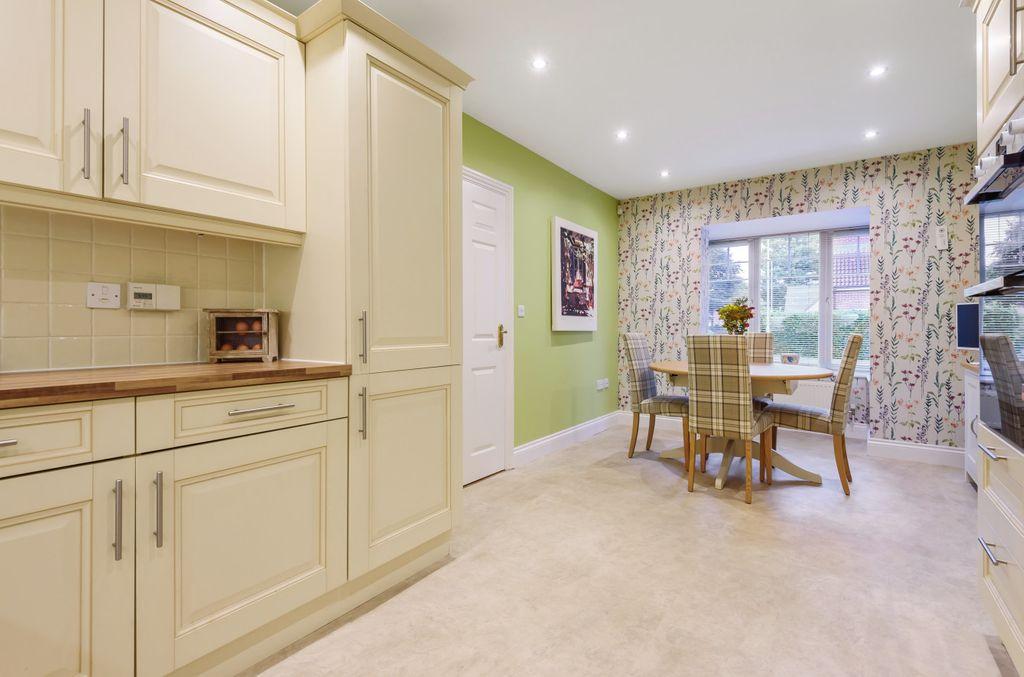 Ashdene Gardens, Reading RG30 2EP 3 bed link detached house £520,000