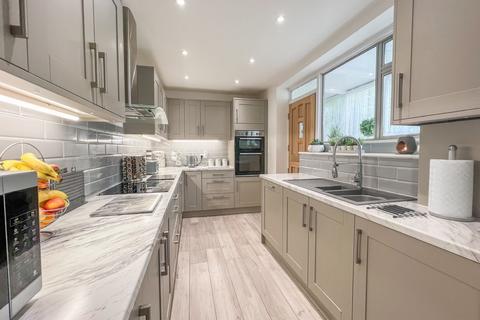 Treelawn Broom Road, Hullbridge, Hockley, SS5 6HN