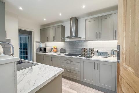 Treelawn Broom Road, Hullbridge, Hockley, SS5 6HN