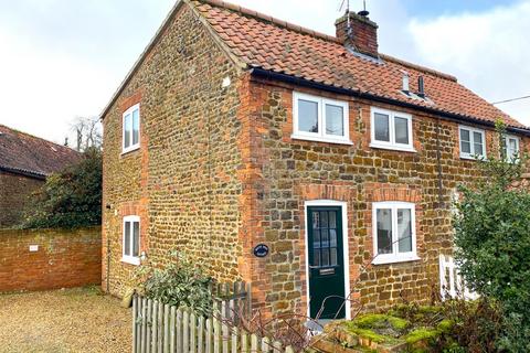 2 bedroom semi-detached house to rent, Snettisham