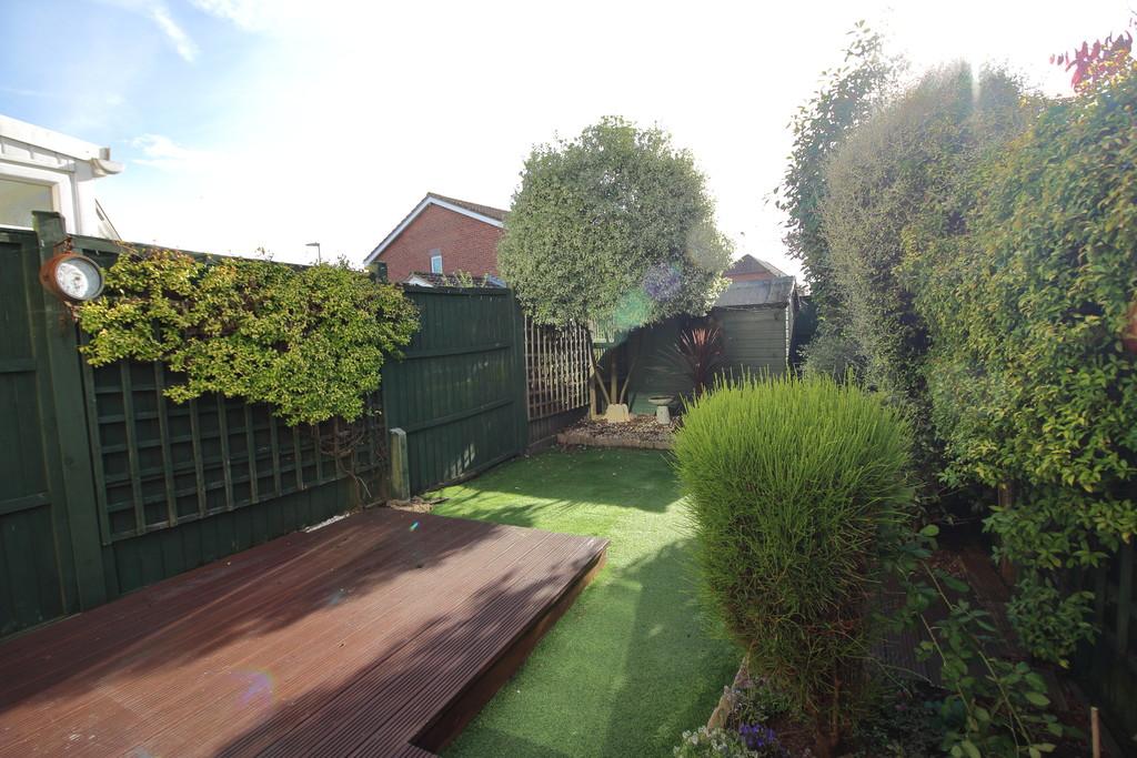 New Milton, Hampshire 2 bed end of terrace house to rent £1,200 pcm