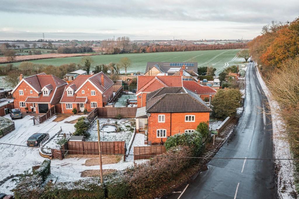 Barnham Broom 5 bed detached house for sale £400,000