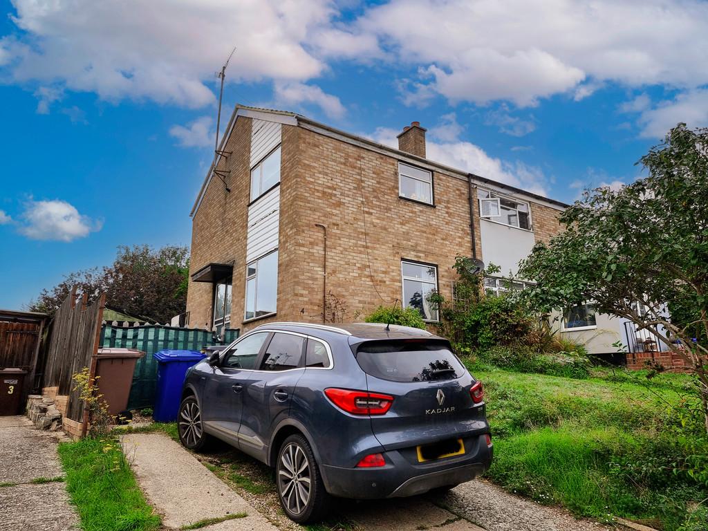 Barton Grove, Kedington 3 bed semidetached house £255,000