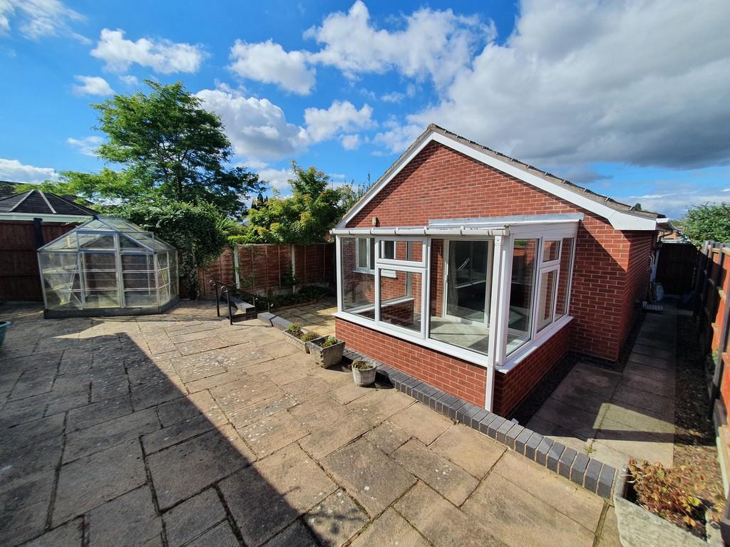 Vineyard Court, Newport 2 bed detached bungalow £725 pcm (£167 pw)